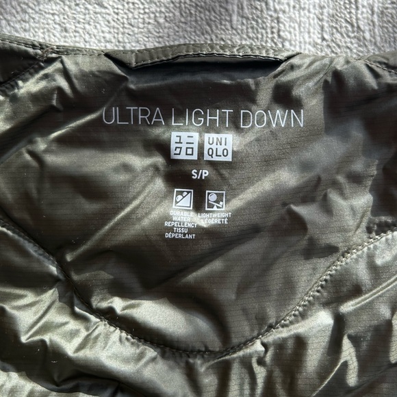 Uniqlo Men’s Ultra Light Down Vest - Picture 2 of 2
